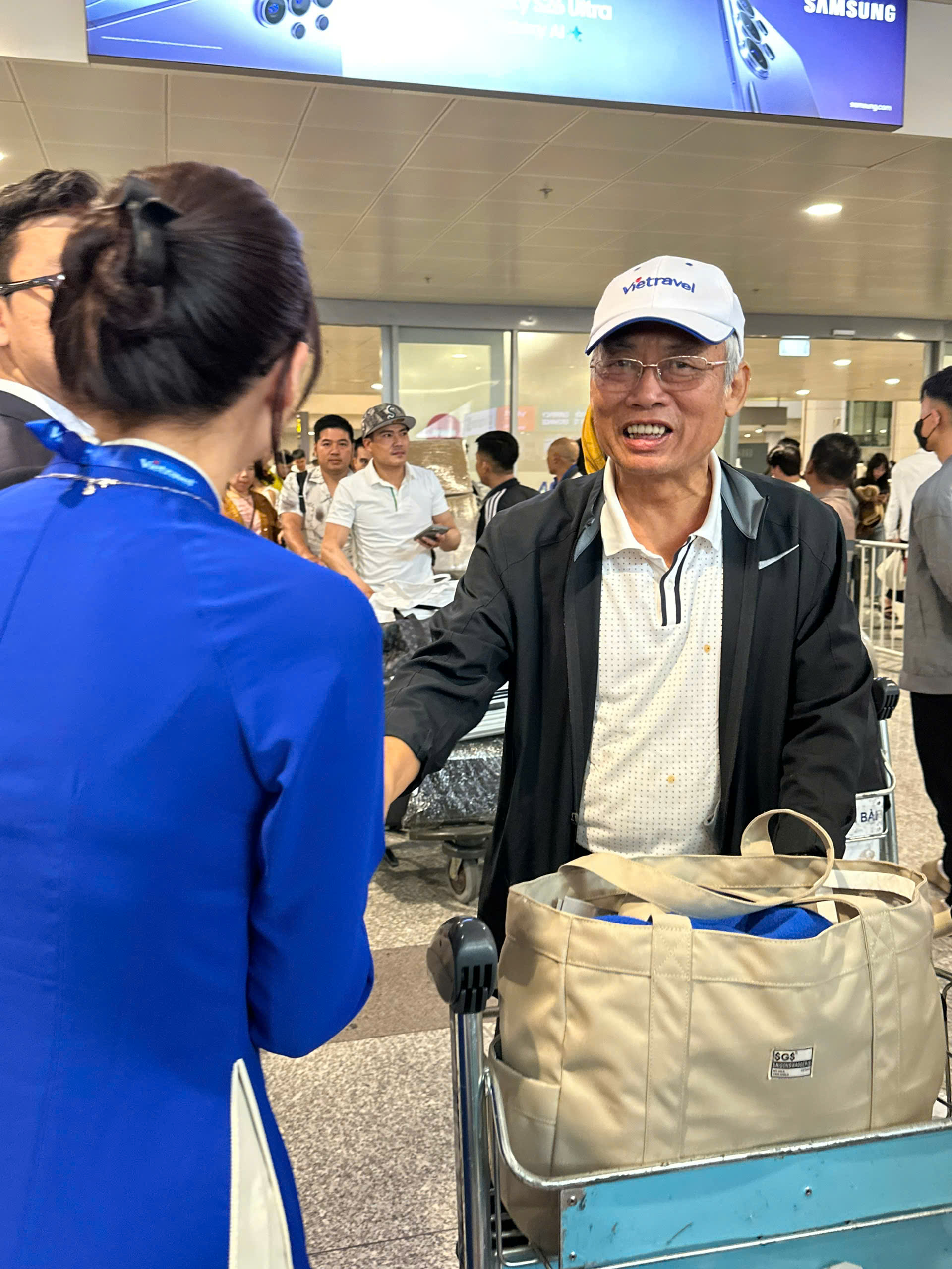 Kh&aacute;ch du lịch vừa trở về từ Trung Đ&ocirc;ng: Khi m&aacute;y bay hạ c&aacute;nh xuống Nội B&agrave;i l&agrave; nhẹ nh&otilde;m ngay!- Ảnh 3.
