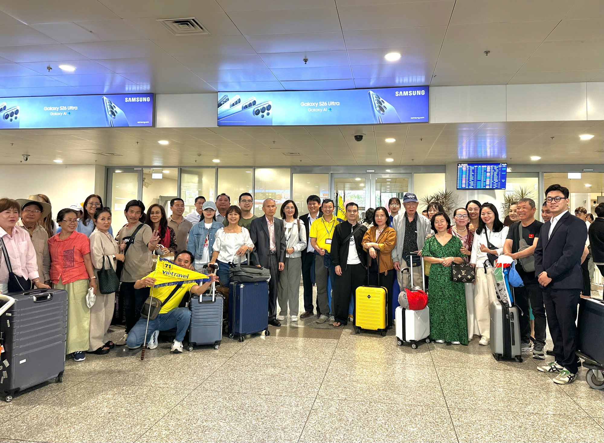 Kh&aacute;ch du lịch vừa trở về từ Trung Đ&ocirc;ng: Khi m&aacute;y bay hạ c&aacute;nh xuống Nội B&agrave;i l&agrave; nhẹ nh&otilde;m ngay!- Ảnh 1.