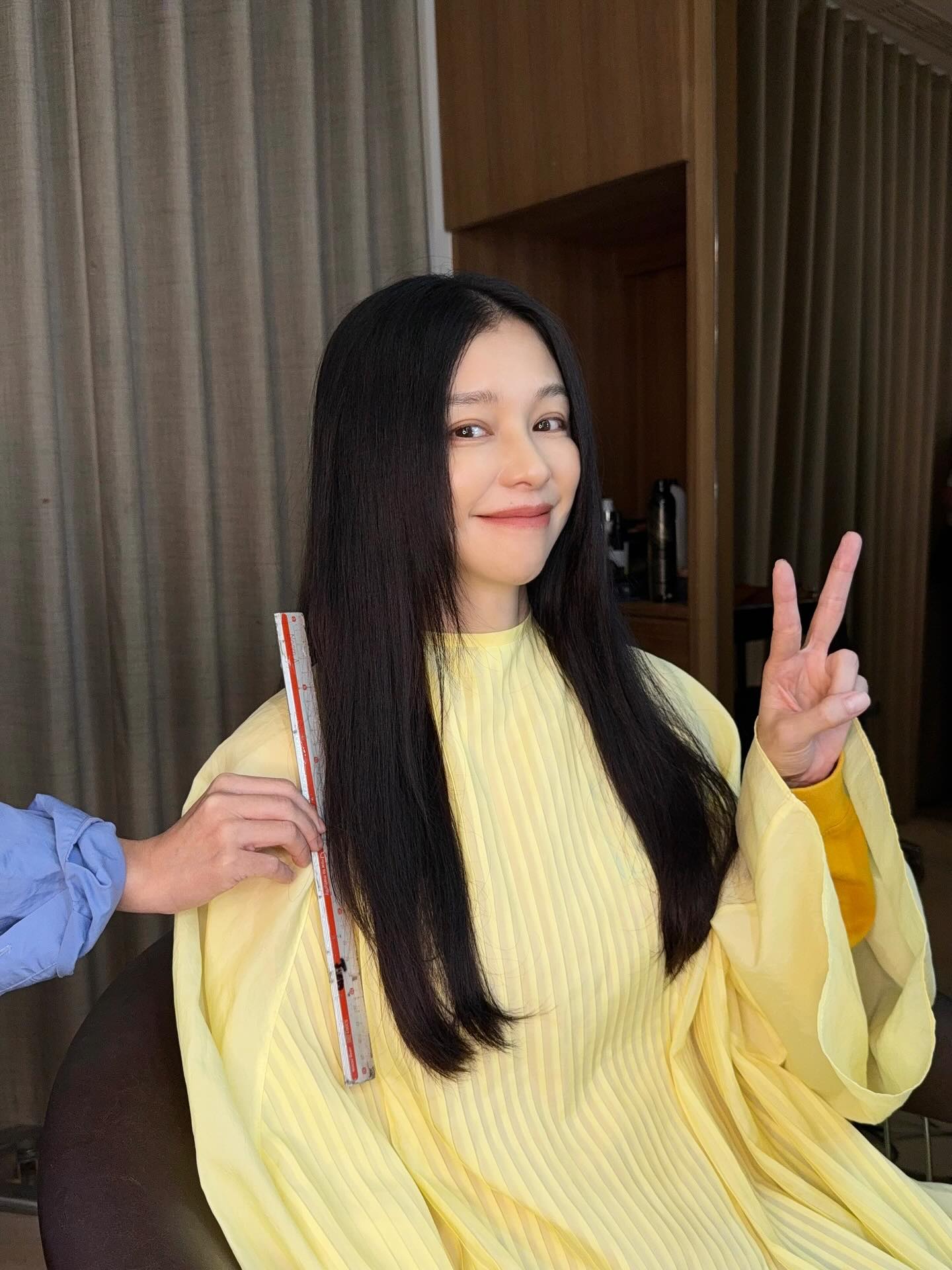 50 tuổi, Từ Nhược Tuy&ecirc;n ăn Tết kh&ocirc;ng b&eacute;o l&ecirc;n m&agrave; c&ograve;n quay về c&acirc;n nặng thời trung học, trẻ xinh h&uacute;t hồn- Ảnh 4.