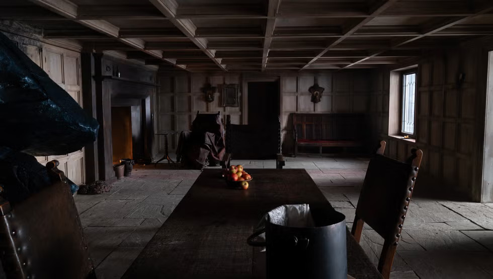 Giải m&atilde; 9 chi tiết ẩn trong Đồi Gi&oacute; H&uacute;: Ph&ograve;ng ngủ mang m&agrave;u da nữ ch&iacute;nh, tại sao bức tường lại "đổ mồ h&ocirc;i"?- Ảnh 3.