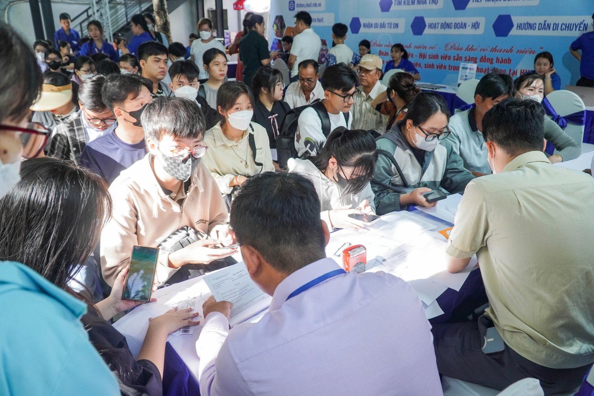 Điểm danh c&aacute;c ng&agrave;nh "hot" nhất m&ugrave;a tuyển sinh ĐH năm 2026- Ảnh 1.