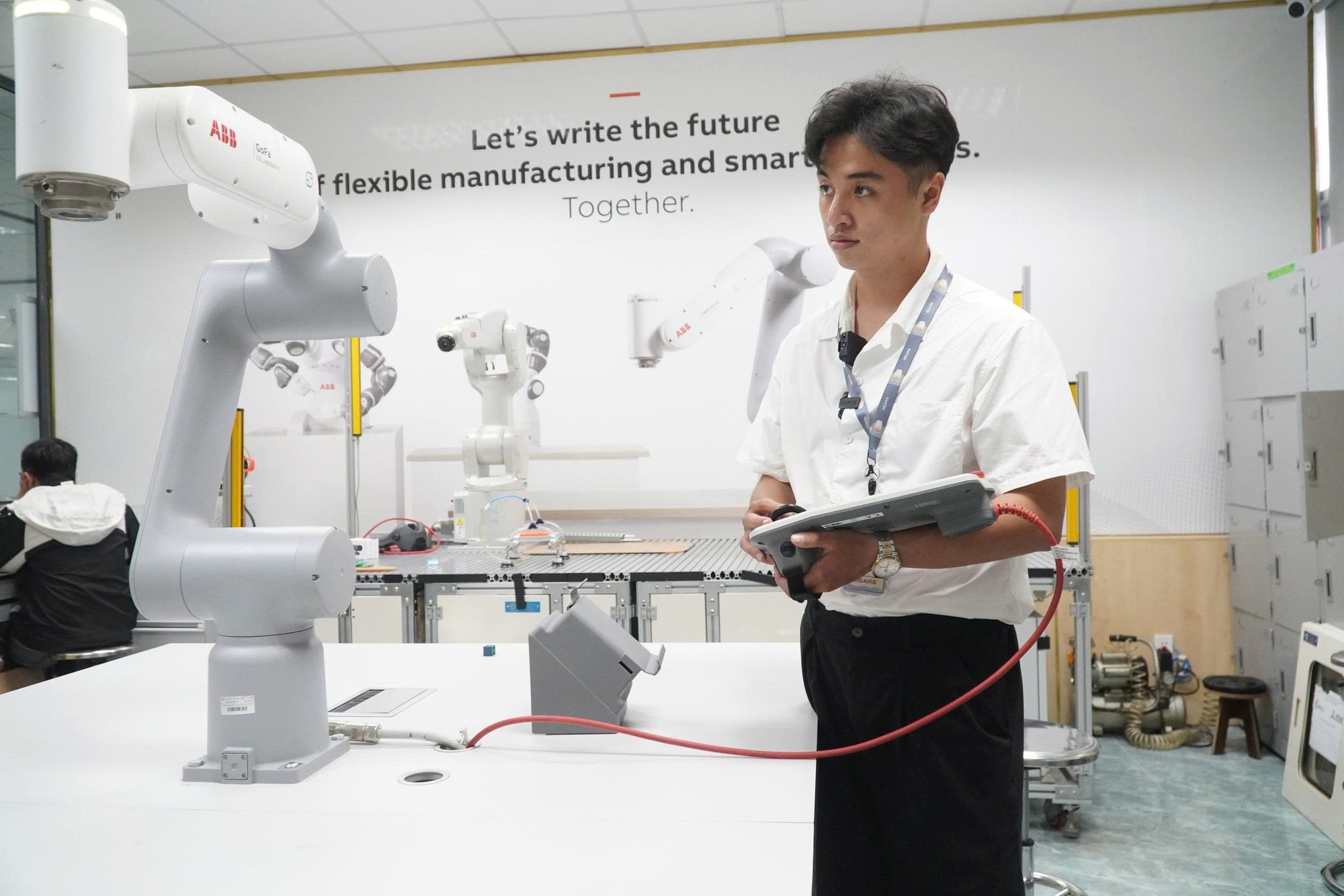 Điểm danh c&aacute;c ng&agrave;nh "hot" nhất m&ugrave;a tuyển sinh ĐH năm 2026- Ảnh 2.