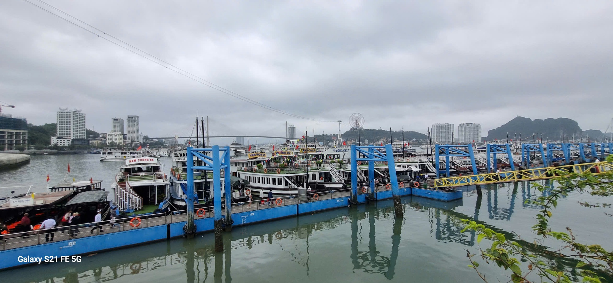 Sau sự cố ch&aacute;y t&agrave;u, Quảng Ninh y&ecirc;u cầu r&agrave; so&aacute;t to&agrave;n bộ điều kiện an to&agrave;n t&agrave;u du lịch- Ảnh 1.