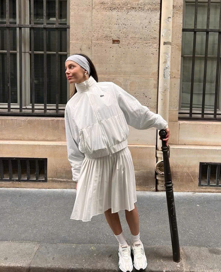 &Aacute;o kho&aacute;c thể thao mix c&ugrave;ng đồ &ldquo;b&aacute;nh b&egrave;o&rdquo;: C&ocirc;ng thức bao lạ bao đẹp, chẳng tr&aacute;ch phủ s&oacute;ng mạnh to&agrave;n cầu!- Ảnh 16.