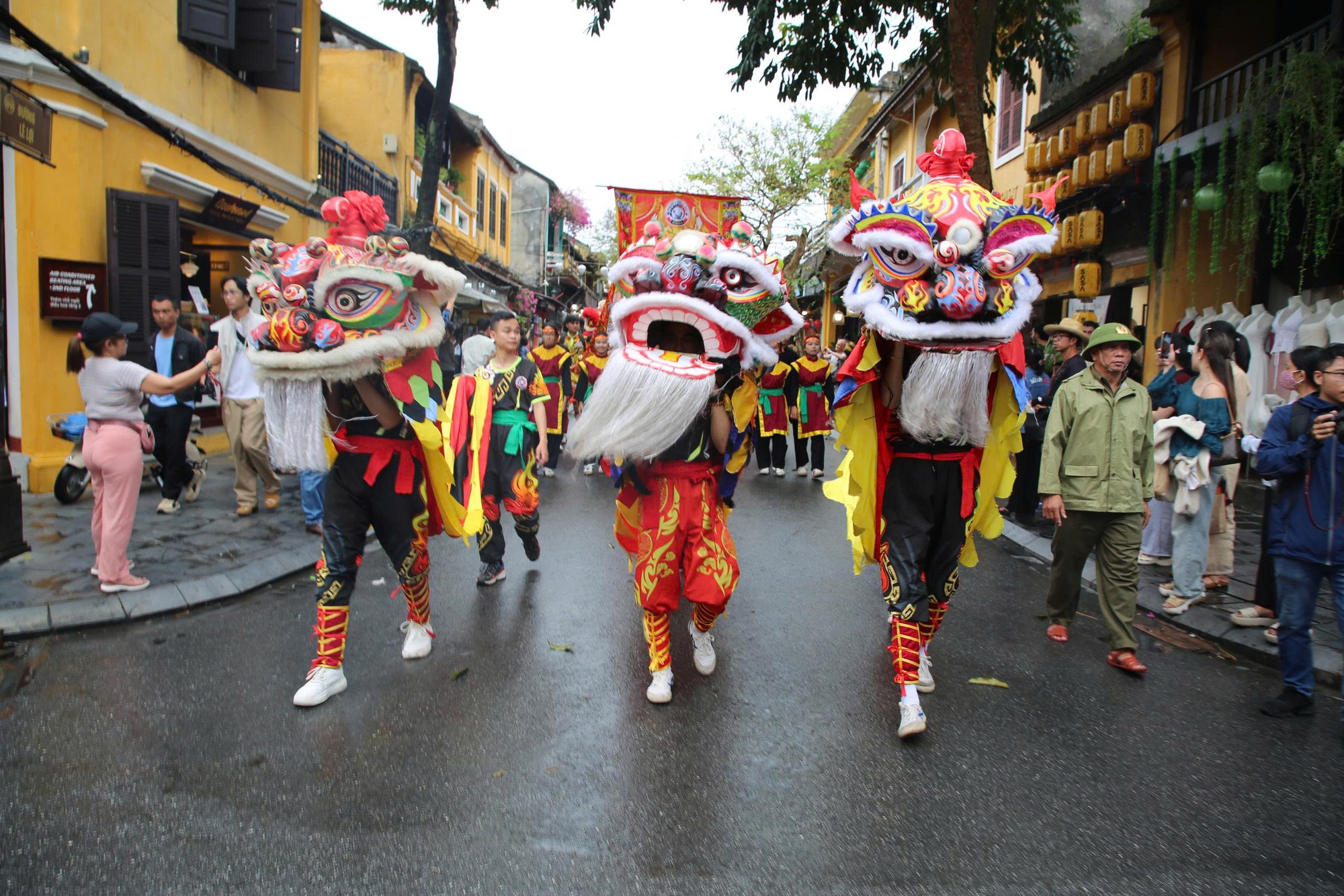 Hội An khai hội Nguy&ecirc;n Ti&ecirc;u, h&uacute;t du kh&aacute;ch về miền du lịch di sản- Ảnh 3.