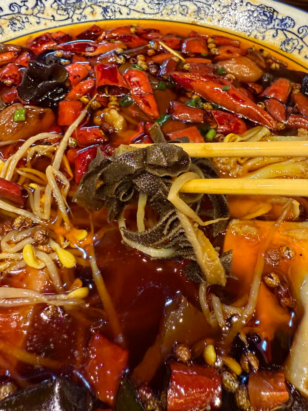 Thổ địa Tr&ugrave;ng Kh&aacute;nh chỉ điểm: 8 m&oacute;n vỉa h&egrave; "ngon chấn động" giấu trong hẻm s&acirc;u, chưa ăn coi như ph&iacute; tiền mua v&eacute;- Ảnh 11.