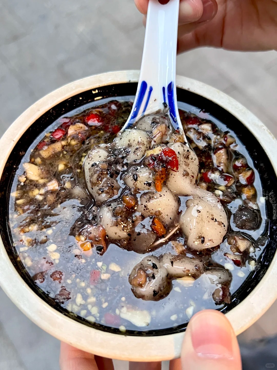 Thổ địa Tr&ugrave;ng Kh&aacute;nh chỉ điểm: 8 m&oacute;n vỉa h&egrave; "ngon chấn động" giấu trong hẻm s&acirc;u, chưa ăn coi như ph&iacute; tiền mua v&eacute;- Ảnh 17.