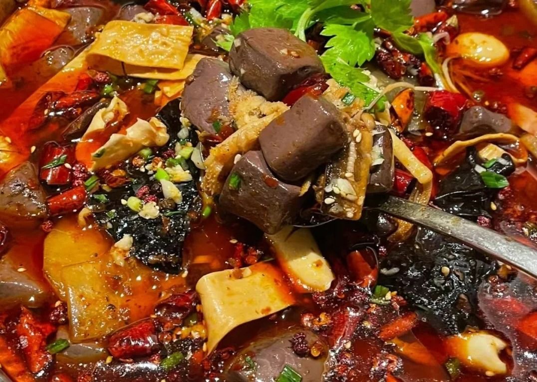 Thổ địa Tr&ugrave;ng Kh&aacute;nh chỉ điểm: 8 m&oacute;n vỉa h&egrave; "ngon chấn động" giấu trong hẻm s&acirc;u, chưa ăn coi như ph&iacute; tiền mua v&eacute;- Ảnh 13.