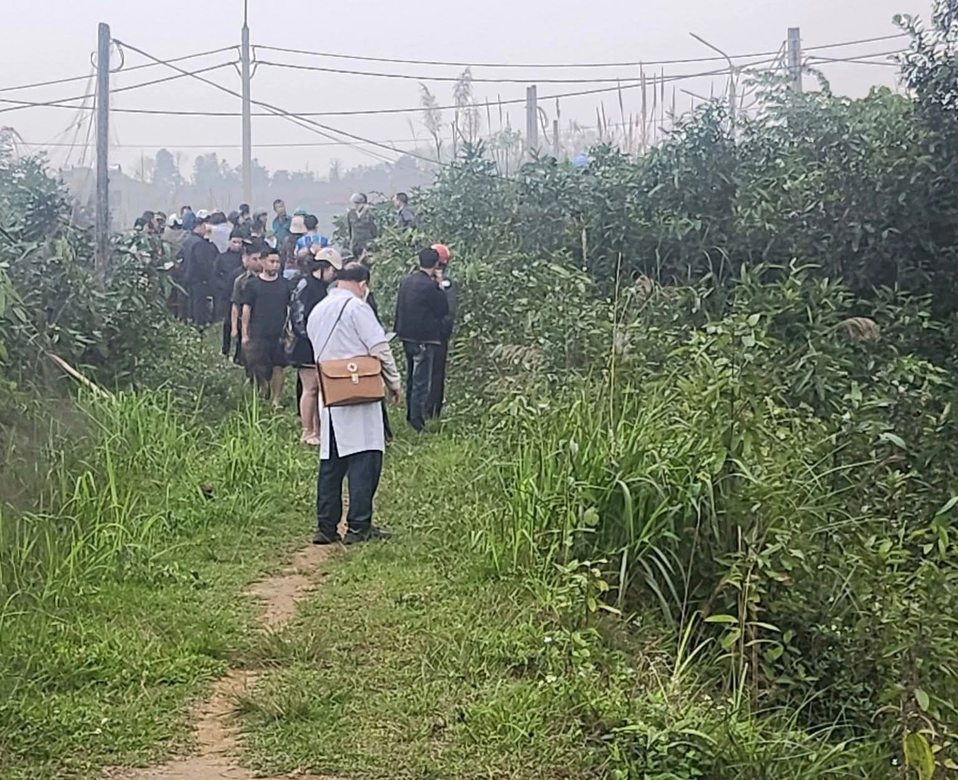 Hai nữ sinh tử vong do trượt ch&acirc;n xuống đập nước- Ảnh 1.