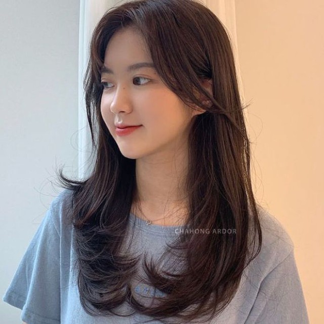 T&oacute;c layer nữ cho mặt tr&ograve;n: 5 kiểu gi&uacute;p gọn mặt ngay tức th&igrave;- Ảnh 6.