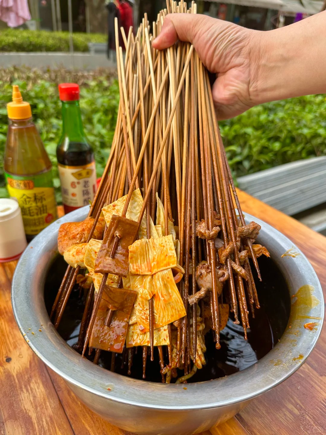 Thổ địa Tr&ugrave;ng Kh&aacute;nh chỉ điểm: 8 m&oacute;n vỉa h&egrave; "ngon chấn động" giấu trong hẻm s&acirc;u, chưa ăn coi như ph&iacute; tiền mua v&eacute;- Ảnh 26.