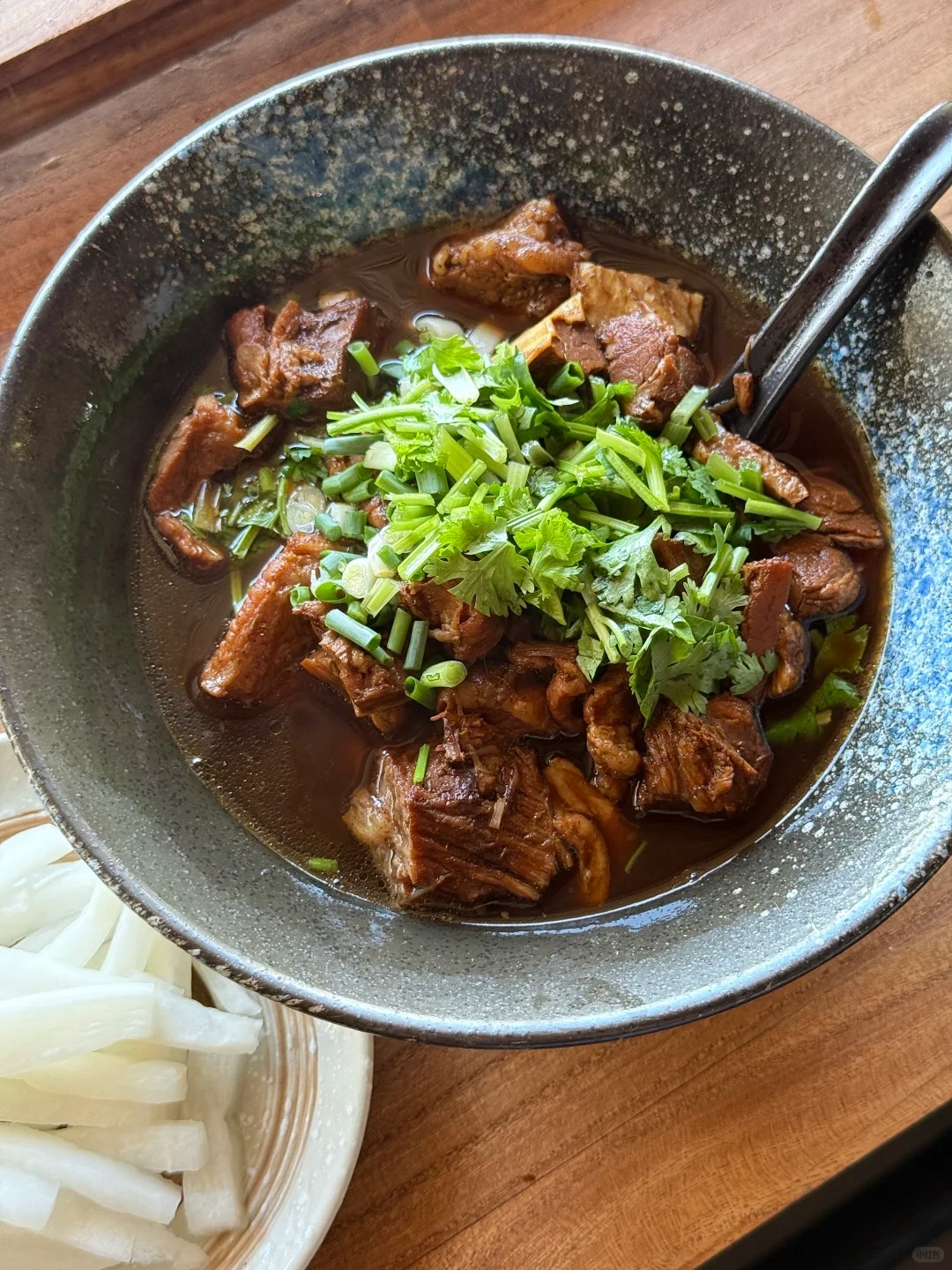 Thổ địa Tr&ugrave;ng Kh&aacute;nh chỉ điểm: 8 m&oacute;n vỉa h&egrave; "ngon chấn động" giấu trong hẻm s&acirc;u, chưa ăn coi như ph&iacute; tiền mua v&eacute;- Ảnh 2.