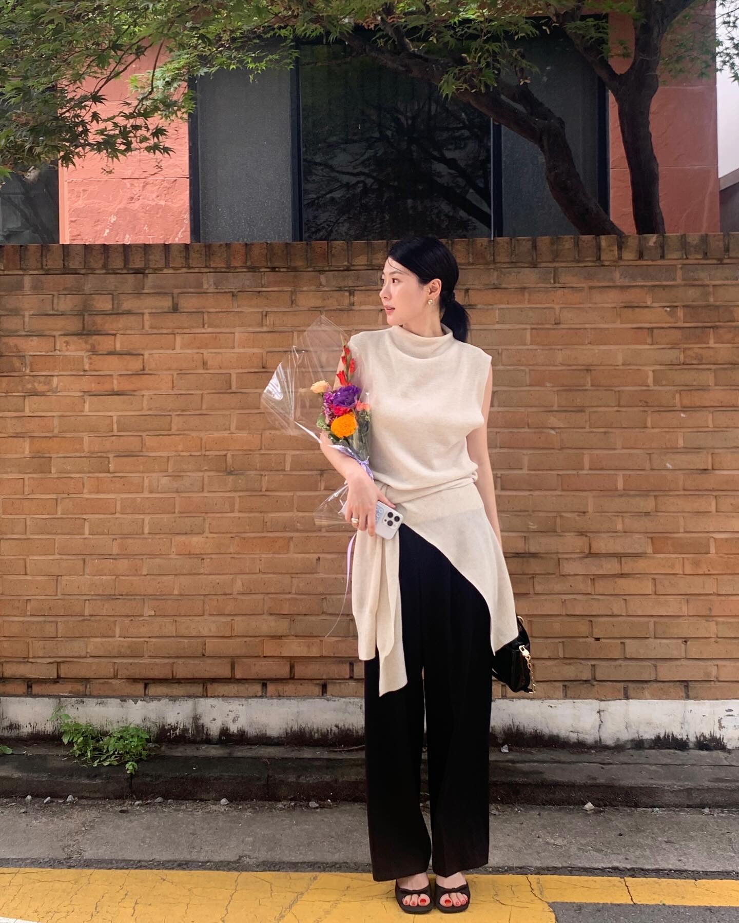 Chị em n&ecirc;n tham khảo dần 4 xu hướng sandal của m&ugrave;a h&egrave; 2026: To&agrave;n kiểu xinh xắn, dễ kết hợp- Ảnh 6.