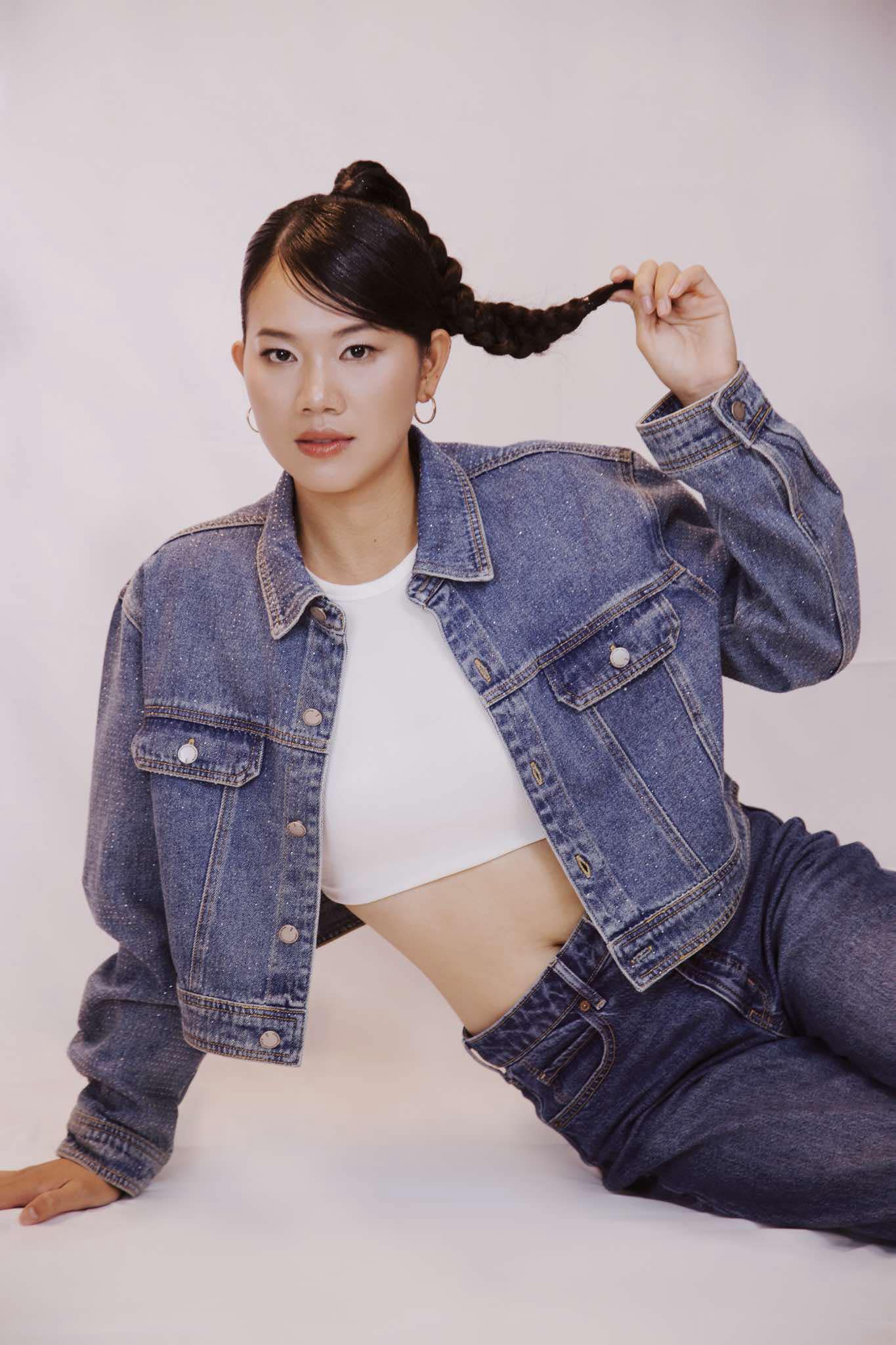 &Aacute;nh Vi&ecirc;n trang điểm "tone" c&aacute; t&iacute;nh sẽ thế n&agrave;o?- Ảnh 3.