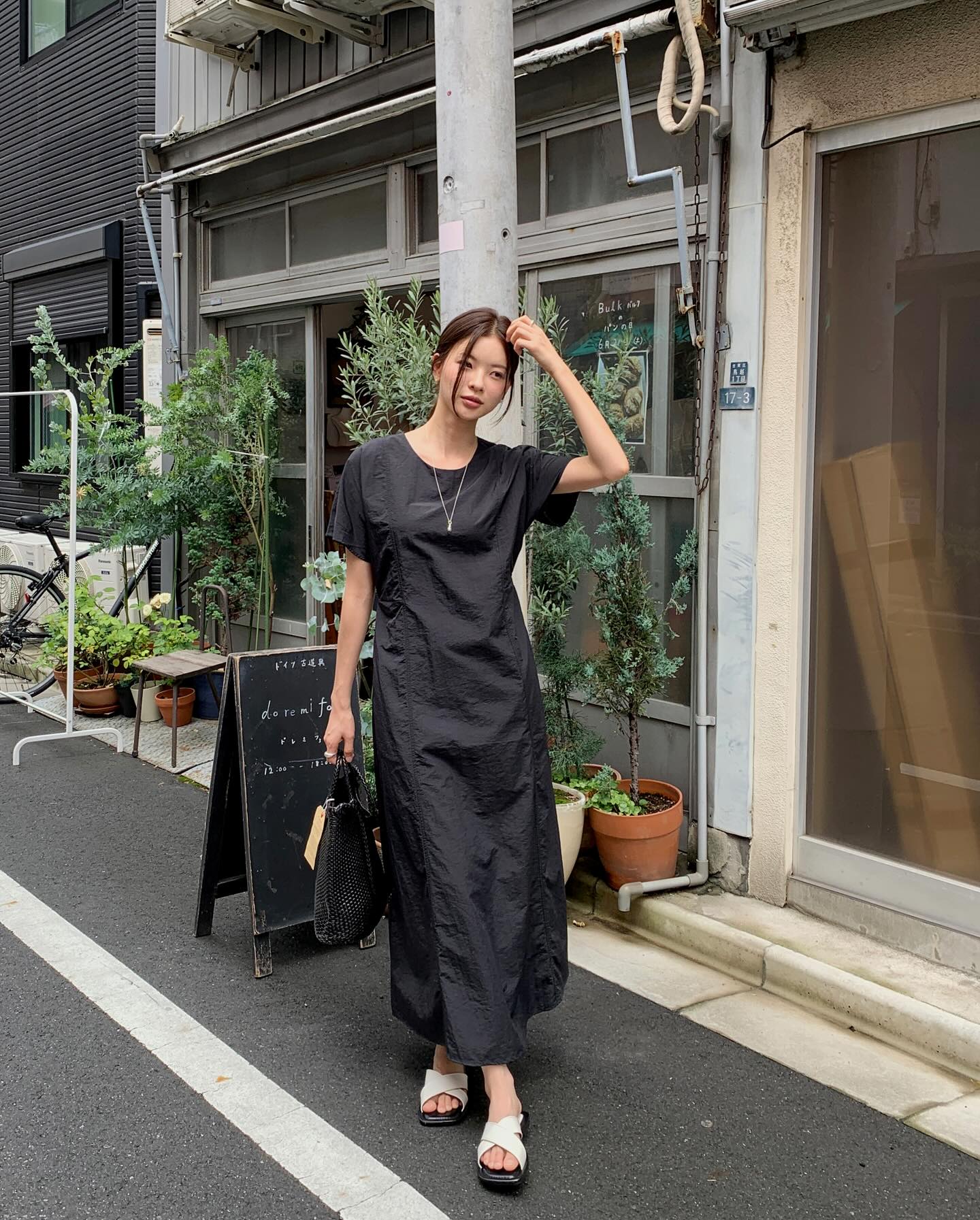 Chị em n&ecirc;n tham khảo dần 4 xu hướng sandal của m&ugrave;a h&egrave; 2026: To&agrave;n kiểu xinh xắn, dễ kết hợp- Ảnh 1.