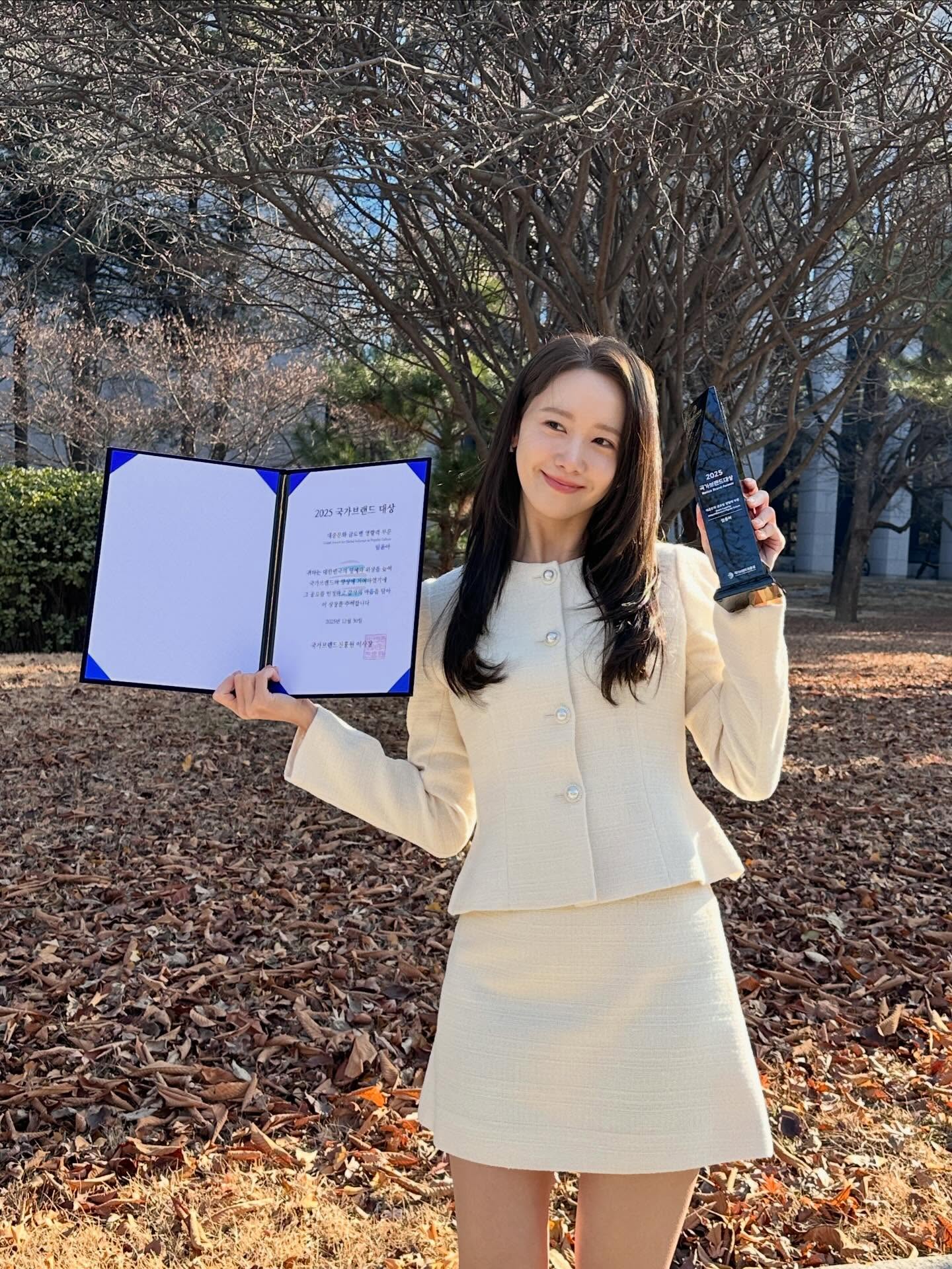 Nữ diễn vi&ecirc;n c&agrave;ng lớn tuổi c&agrave;ng mặc đẹp chỉ bằng c&aacute;ch đơn giản h&oacute;a style- Ảnh 4.