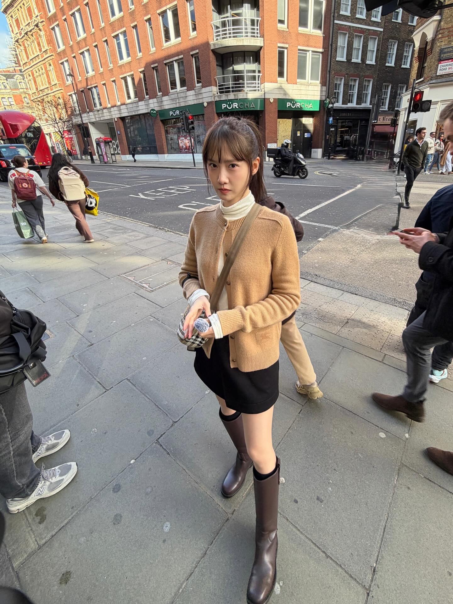 Nữ diễn vi&ecirc;n c&agrave;ng lớn tuổi c&agrave;ng mặc đẹp chỉ bằng c&aacute;ch đơn giản h&oacute;a style- Ảnh 1.