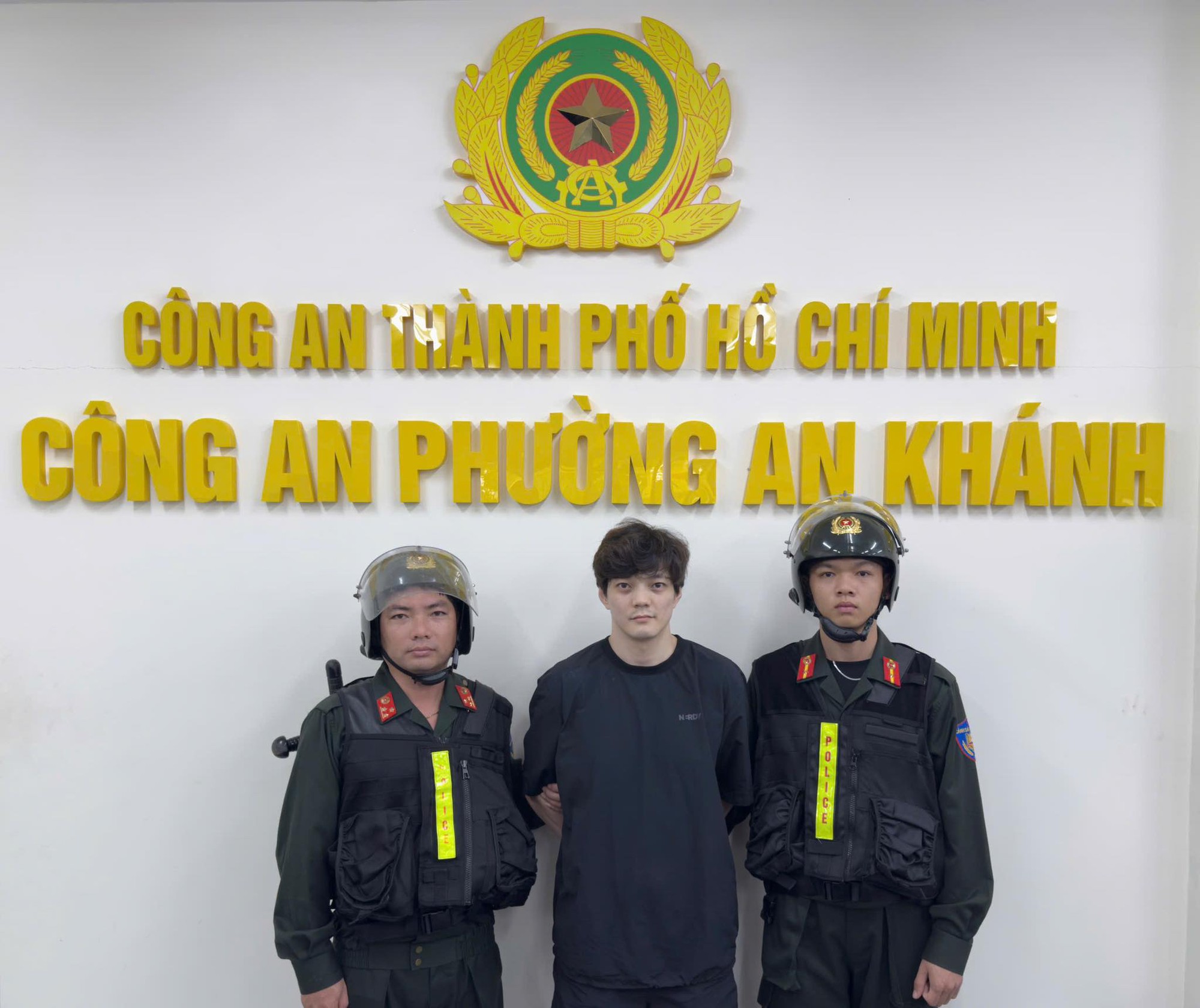 Bắt đối tượng truy nã Quốc tế người Hàn Quốc- Ảnh 1. Bắt đối tượng truy nã Quốc tế người Hàn Quốc- Ảnh 1.