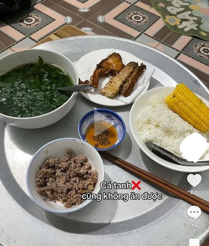 Con d&acirc;u chụp ảnh cơm cữ bố chồng nấu rồi ch&ecirc; ỏng ch&ecirc; eo, d&acirc;n t&igrave;nh ng&aacute;n ngẩm v&igrave; "c&aacute;i nết": Đ&acirc;y l&agrave; thử th&aacute;ch của bố chồng mới đ&uacute;ng!- Ảnh 5.