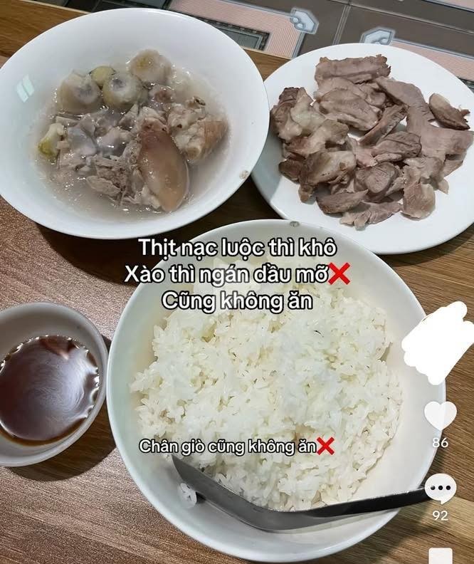 Con d&acirc;u chụp ảnh cơm cữ bố chồng nấu rồi ch&ecirc; ỏng ch&ecirc; eo, d&acirc;n t&igrave;nh ng&aacute;n ngẩm v&igrave; "c&aacute;i nết": Đ&acirc;y l&agrave; thử th&aacute;ch của bố chồng mới đ&uacute;ng!- Ảnh 3.