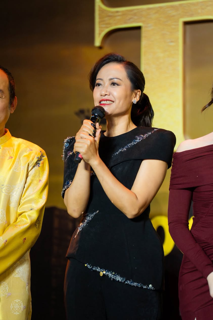 Nữ NSƯT tiết lộ bị u tuyến gi&aacute;p, nhận liền l&uacute;c 9 dự &aacute;n phim v&igrave; sợ kh&ocirc;ng c&ograve;n nhiều thời gian- Ảnh 2.