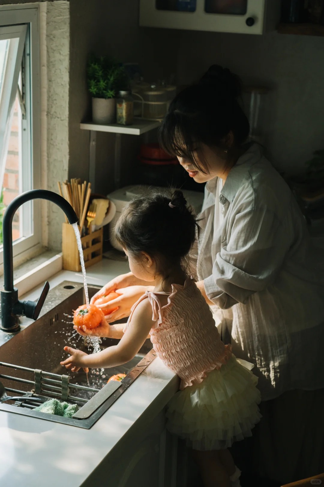 Con c&agrave;ng y&ecirc;u bạn, 3 "h&agrave;nh động nhỏ" n&agrave;y c&agrave;ng kh&ocirc;ng thể che giấu, vậy m&agrave; nhiều cha mẹ vẫn v&ocirc; t&acirc;m nổi giận- Ảnh 1.