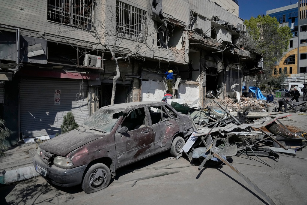 Nhịp sống thường nhật của người d&acirc;n Iran bỗng chốc hỗn độn bởi xung đột- Ảnh 2.