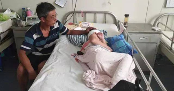 B&eacute; g&aacute;i 8 tuổi ung thư gan giai đoạn cuối, b&aacute;c sĩ b&agrave;ng ho&agrave;ng khi biết th&oacute;i quen ăn uống mỗi ng&agrave;y