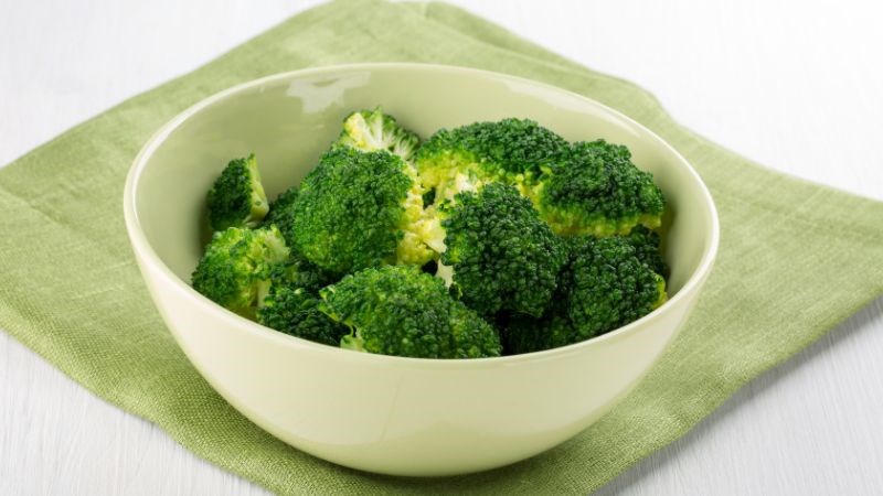 5 loại rau họ cải gi&uacute;p giảm nguy cơ ung thư đại tr&agrave;ng: Ra ngo&agrave;i chợ Việt l&agrave; thấy b&aacute;n đầy- Ảnh 1.