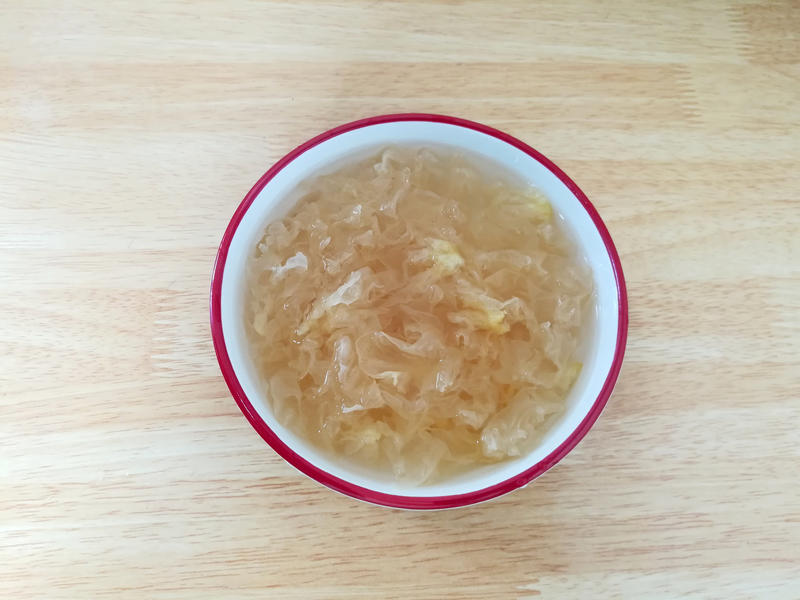 Chị em nấu ngay m&oacute;n ăn c&oacute; vị chua ngọt, mềm mướt v&agrave; gi&agrave;u collagen gi&uacute;p dưỡng da, dịu cổ họng cực tốt trong m&ugrave;a xu&acirc;n- Ảnh 1.