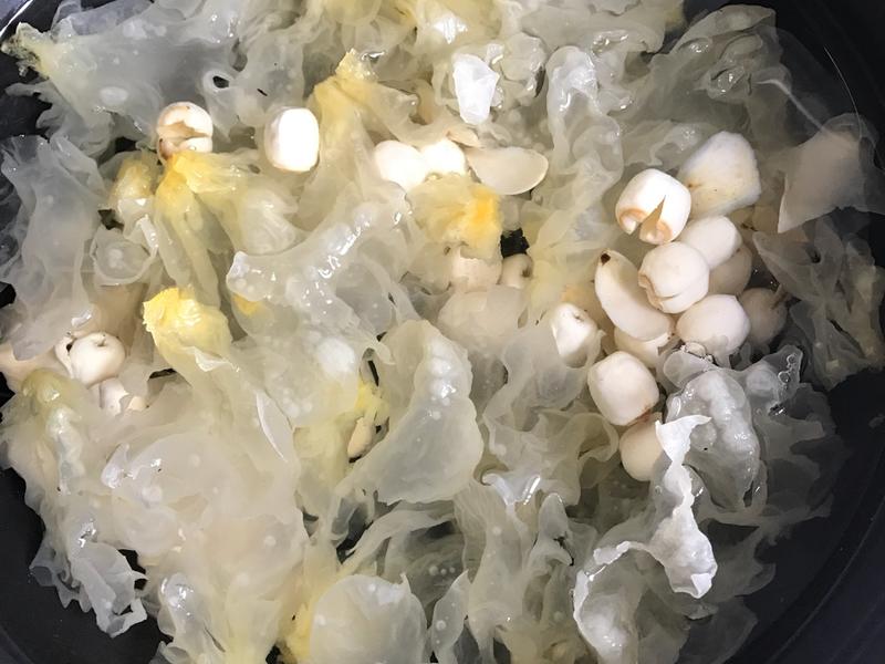 Chị em nấu ngay m&oacute;n ăn c&oacute; vị chua ngọt, mềm mướt v&agrave; gi&agrave;u collagen gi&uacute;p dưỡng da, dịu cổ họng cực tốt trong m&ugrave;a xu&acirc;n- Ảnh 4.