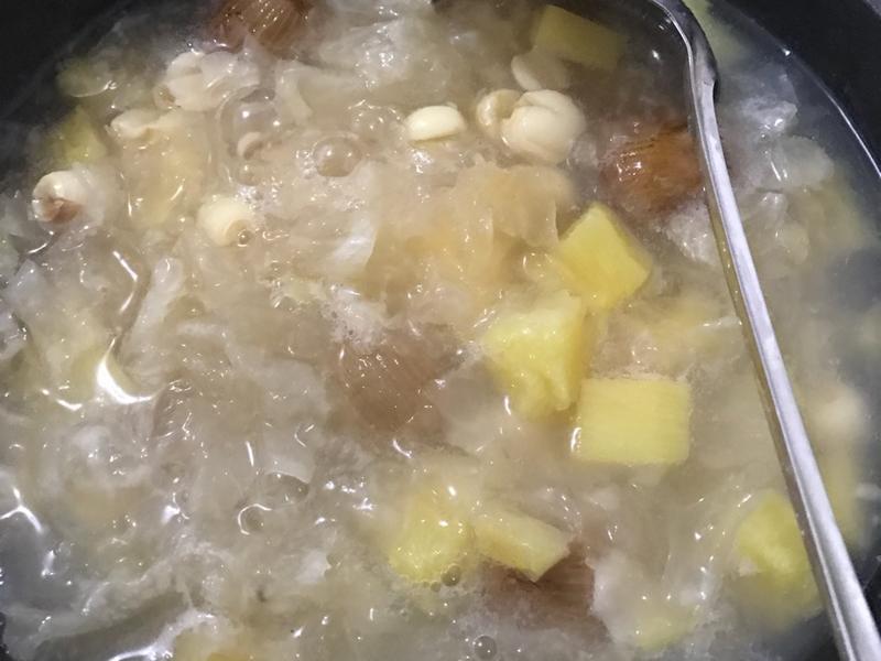 Chị em nấu ngay m&oacute;n ăn c&oacute; vị chua ngọt, mềm mướt v&agrave; gi&agrave;u collagen gi&uacute;p dưỡng da, dịu cổ họng cực tốt trong m&ugrave;a xu&acirc;n- Ảnh 5.