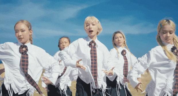 Ch&acirc;u B&ugrave;i ch&iacute;nh thức cầm mic đi h&aacute;t: C&oacute; Binz yểm trợ nhưng vẫn nhạt, b&ugrave; lại visual "g&aacute;nh trọn" cả MV!- Ảnh 3.