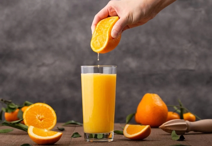 C&aacute;ch uống nước cam đ&uacute;ng c&aacute;ch để kh&ocirc;ng g&acirc;y hại- Ảnh 1.