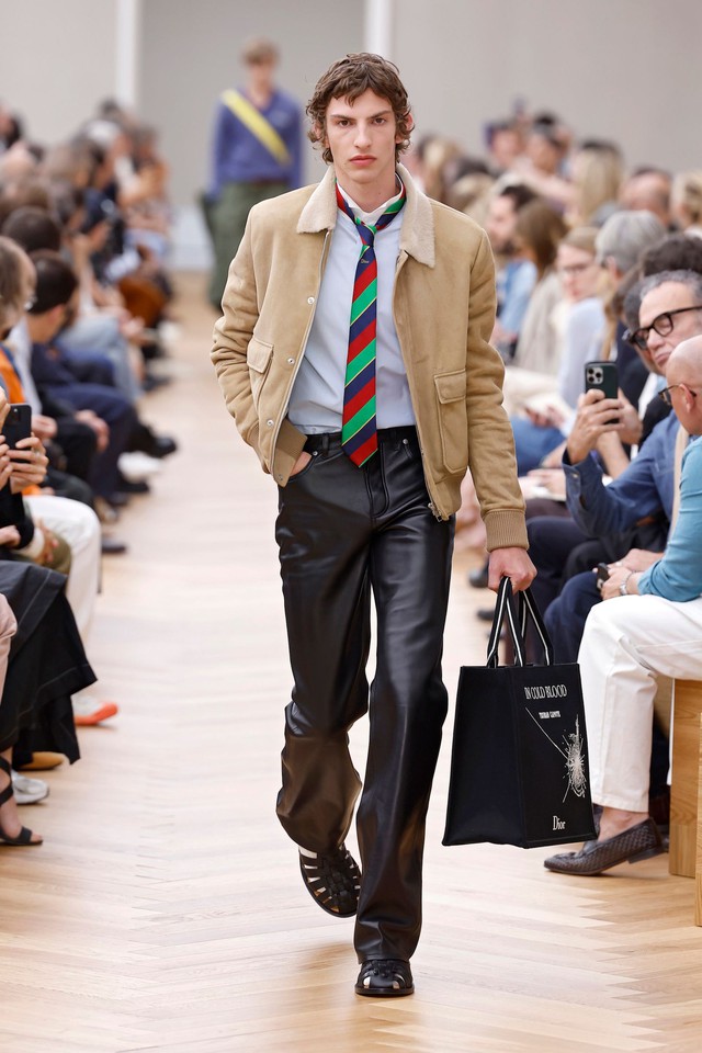 5 kiểu quần đ&agrave;n &ocirc;ng sẽ mặc khắp nơi trong năm 2026- Ảnh 7.