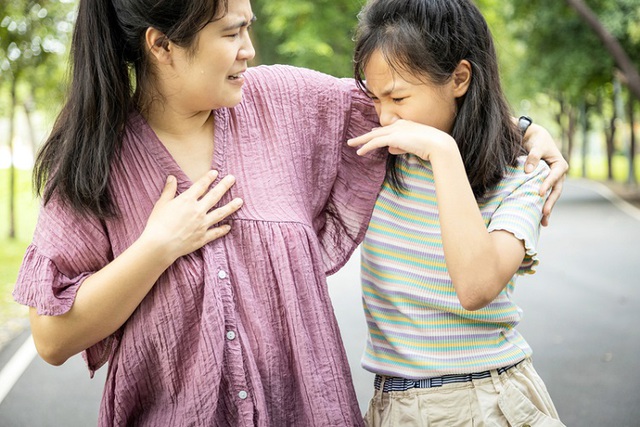 "Sao &aacute;o mẹ h&ocirc;m nay c&oacute; m&ugrave;i giống b&agrave; ngoại vậy?" v&agrave; khoảnh khắc nhiều phụ nữ nhận ra cơ thể m&igrave;nh kh&ocirc;ng c&ograve;n như trước- Ảnh 1.