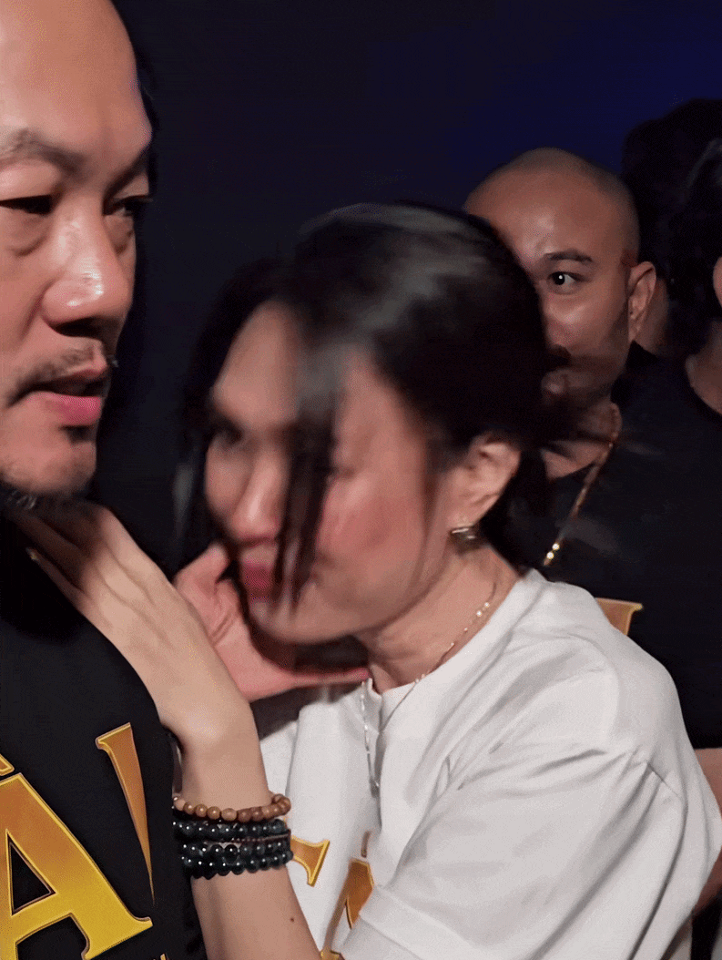 Bắt gặp Mỹ T&acirc;m dựa đầu v&agrave;o vai một người đ&agrave;n &ocirc;ng kh&oacute;c như mưa, nhưng đ&oacute; kh&ocirc;ng phải l&agrave; Mai T&agrave;i Phến- Ảnh 2.