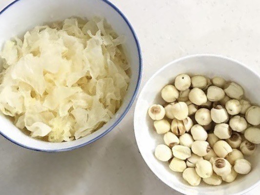 Chị em nấu ngay m&oacute;n ăn c&oacute; vị chua ngọt, mềm mướt v&agrave; gi&agrave;u collagen gi&uacute;p dưỡng da, dịu cổ họng cực tốt trong m&ugrave;a xu&acirc;n- Ảnh 2.