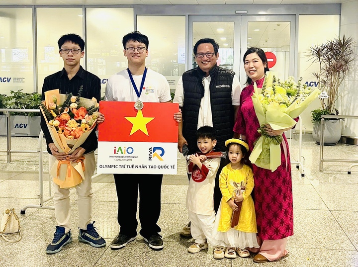 Nam sinh trường Ams gi&agrave;nh học bổng 12 tỷ đồng sau gần 300 bản nh&aacute;p b&agrave;i luận- Ảnh 2.