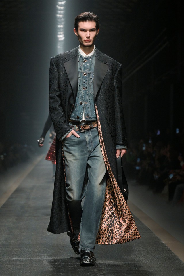 5 kiểu quần đ&agrave;n &ocirc;ng sẽ mặc khắp nơi trong năm 2026- Ảnh 4.