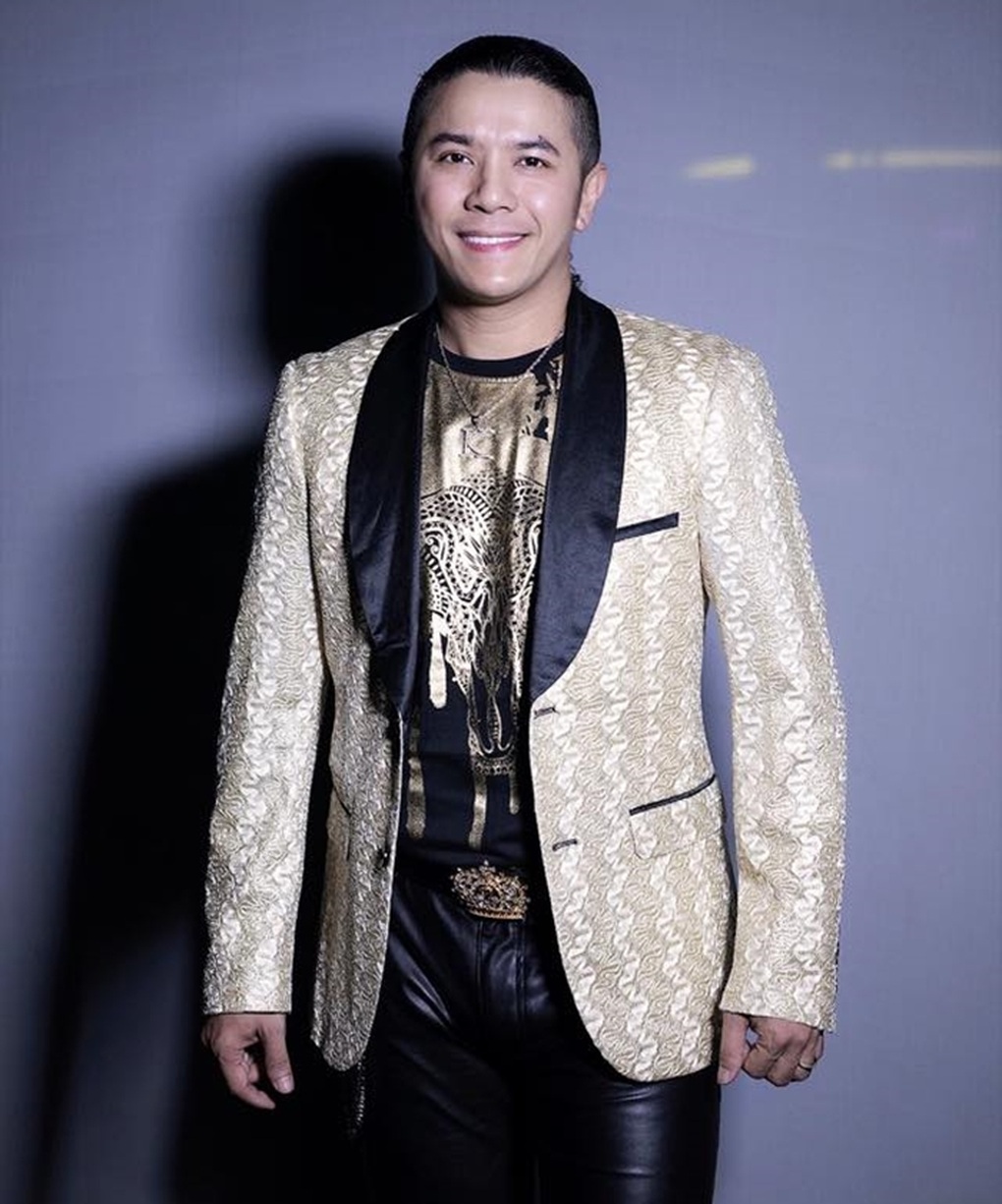 Những ng&agrave;y cuối đời của ca sĩ Kasim Ho&agrave;ng Vũ: Khu&ocirc;n mặt biến dạng do bệnh u xương h&agrave;m, bế tắc v&igrave; chi ph&iacute; chữa trị h&agrave;ng tỷ đồng- Ảnh 1.