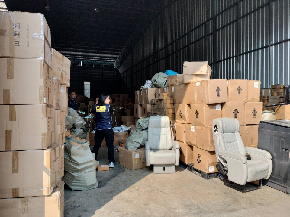 Đột k&iacute;ch một nh&agrave; kho, ph&aacute;t hiện hơn 223.000 chai dầu gội đầu, kem đ&aacute;nh răng giả trị gi&aacute; 52 tỷ đồng- Ảnh 5.