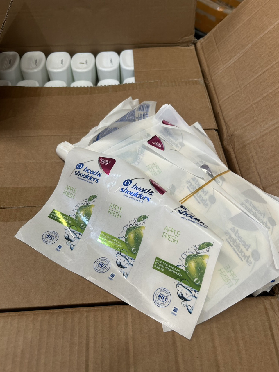 Đột k&iacute;ch một nh&agrave; kho, ph&aacute;t hiện hơn 223.000 chai dầu gội đầu, kem đ&aacute;nh răng giả trị gi&aacute; 52 tỷ đồng- Ảnh 3.