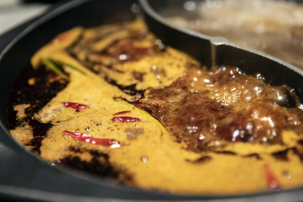 Người phụ nữ 47 tuổi tử vong v&igrave; m&ecirc; ăn canh v&aacute;ng dầu, b&aacute;c sĩ cảnh b&aacute;o ngay th&oacute;i quen "s&aacute;t thủ thầm lặng"- Ảnh 1.