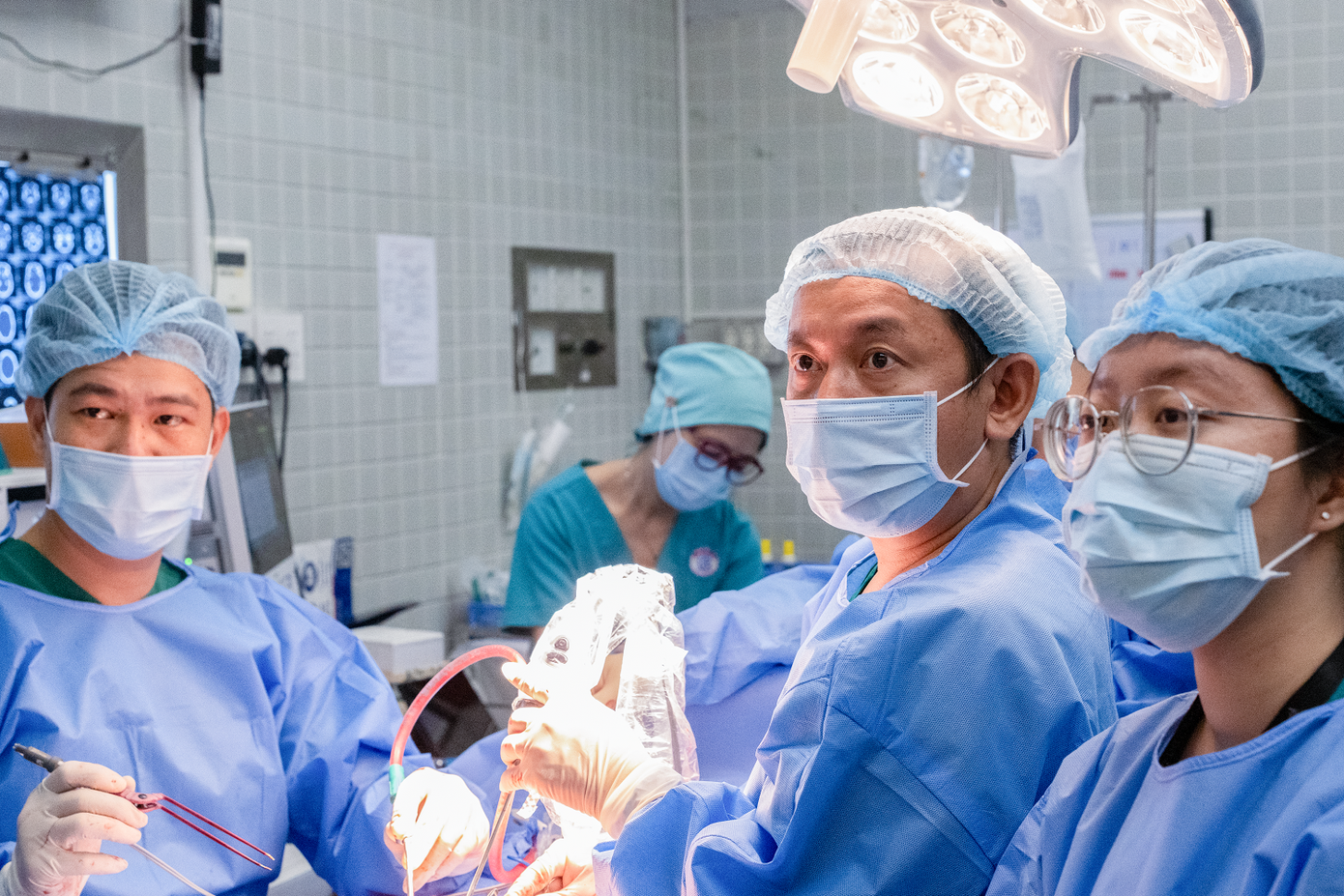 8 chuy&ecirc;n khoa, 2 bệnh viện đầu ng&agrave;nh phối hợp cứu bệnh nh&acirc;n ung thư x&acirc;m lấn n&atilde;o- Ảnh 2.