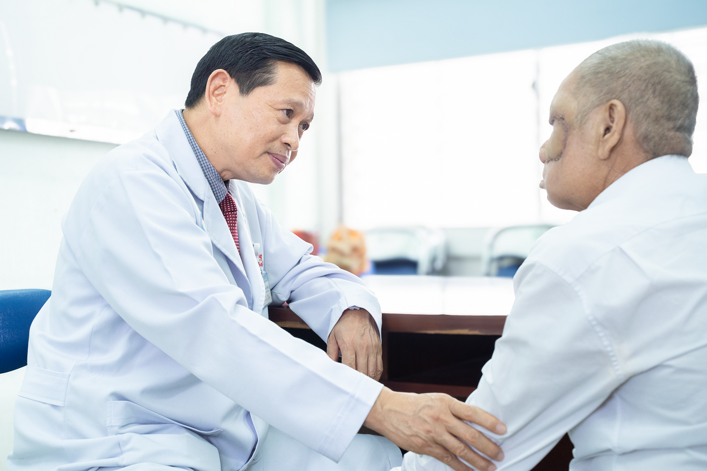 8 chuy&ecirc;n khoa, 2 bệnh viện đầu ng&agrave;nh phối hợp cứu bệnh nh&acirc;n ung thư x&acirc;m lấn n&atilde;o- Ảnh 3.