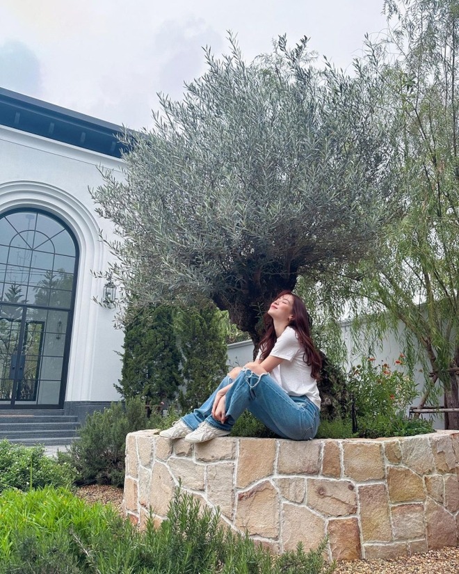 Đại mỹ nh&acirc;n ở dinh thự 55 tỷ, m&ecirc; &ldquo;trồng rau nu&ocirc;i c&aacute;&rdquo;: Vibe chữa l&agrave;nh mạnh mẽ tr&agrave;n m&agrave;n h&igrave;nh- Ảnh 15.