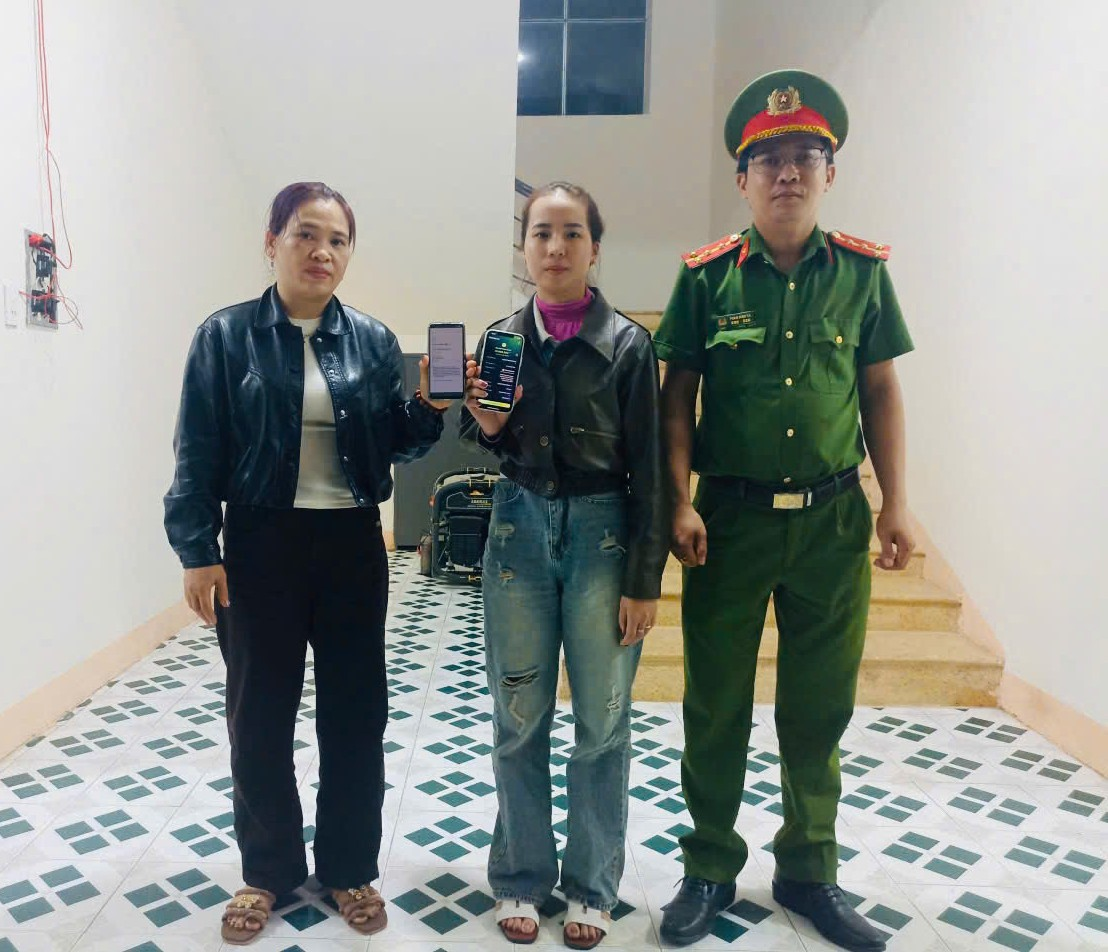 T&agrave;i khoản b&aacute;o biến động số dư +40.000.000 đồng, người phụ nữ SN 1999 liền tr&igrave;nh b&aacute;o c&ocirc;ng an x&atilde;, x&aacute;c minh th&ocirc;ng tin người chuyển khoản- Ảnh 1.