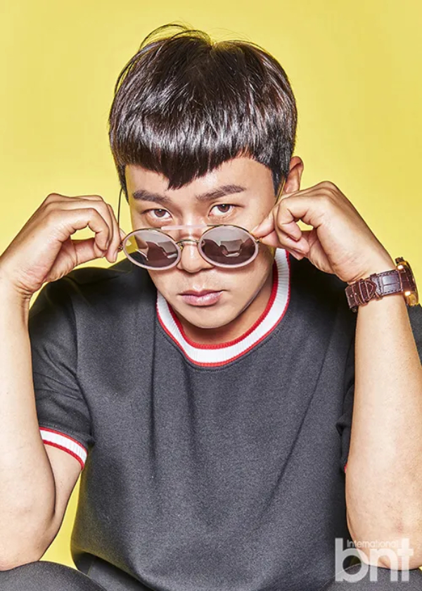 &ldquo;Anh sếp showbiz&rdquo; v&agrave; 2 ca sĩ ẩu đả kinh ho&agrave;ng trong qu&aacute;n nhậu, v&igrave; tiếc chiếc đồng hồ đắt tiền m&agrave; bị đấm t&uacute;i bụi v&agrave;o mặt- Ảnh 4.