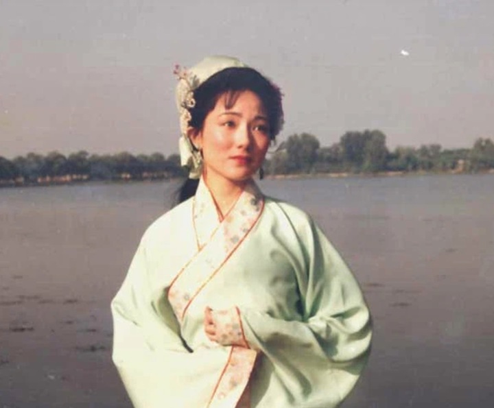 C&ocirc; th&ocirc;n nữ đ&aacute;ng thương trong "T&acirc;y du k&yacute;": Học vấn nổi trội, giờ l&agrave; gi&aacute;m đốc nh&agrave; h&aacute;t- Ảnh 2.